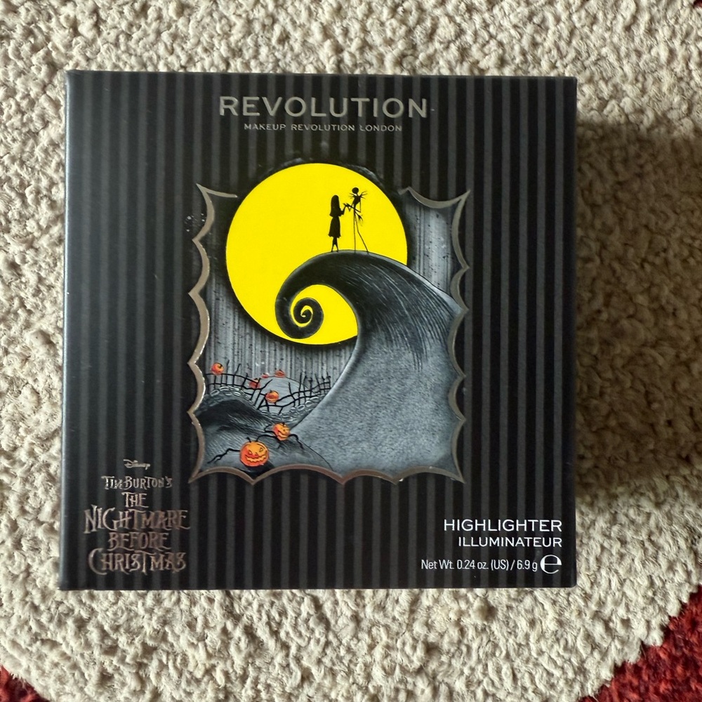Makeup Revolution x The Nightmare Before Christmas Highlighter Illuminator